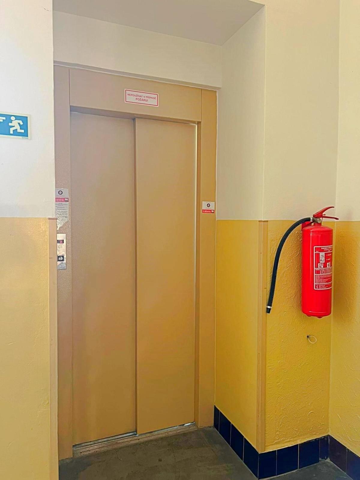 Mezonetovy Apartman V Centru Прага Екстериор снимка